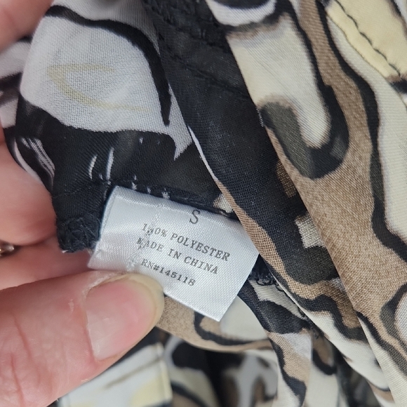 Riley & Rae Black and Brown Graphic Blouse with Notched Collar - Picture 4 of 5